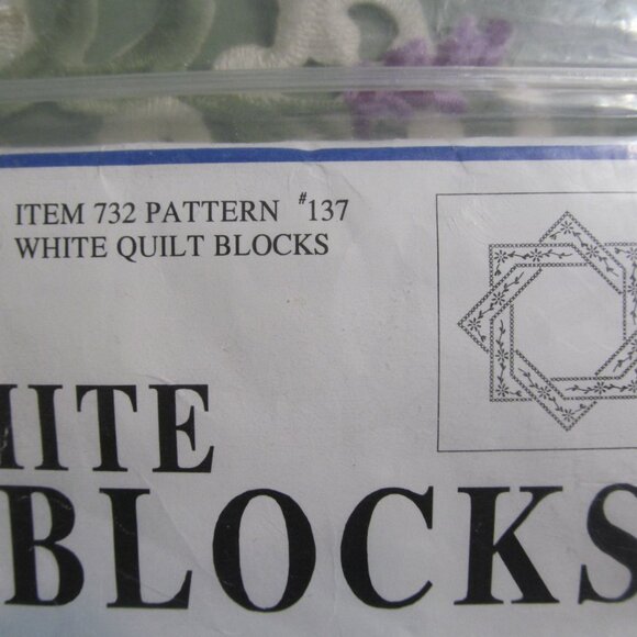 Jack Dempsey Needle Art White Quilt Blocks Lazy Daisy One Set of Six 18 X 18 NEW - Picture 6 of 11